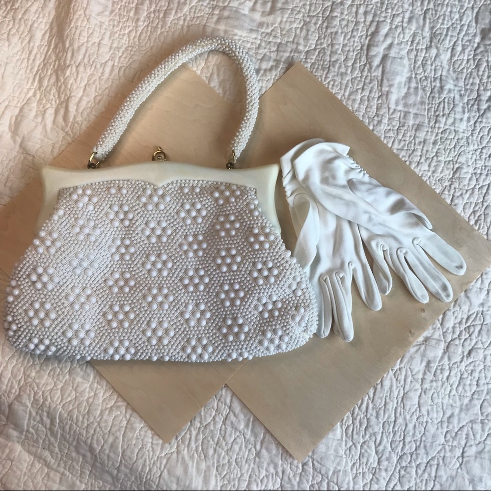 Vintage 50’s White Beaded Handbag w/ Daisy Flower & Gloves